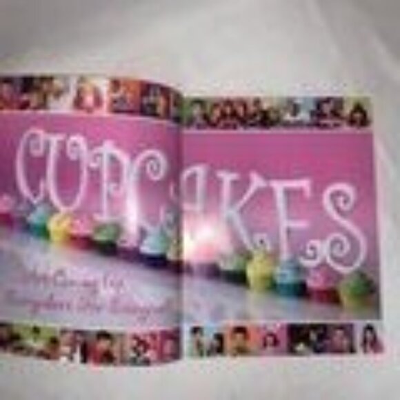 Wilton Cupcakes Cookbook 2011 Baking Idea Teaching Recipe GUide - Picture 2 of 7